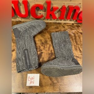 SO Womens Size 6 Sweater Boots Gray Pull on Side zip Knee high Boots